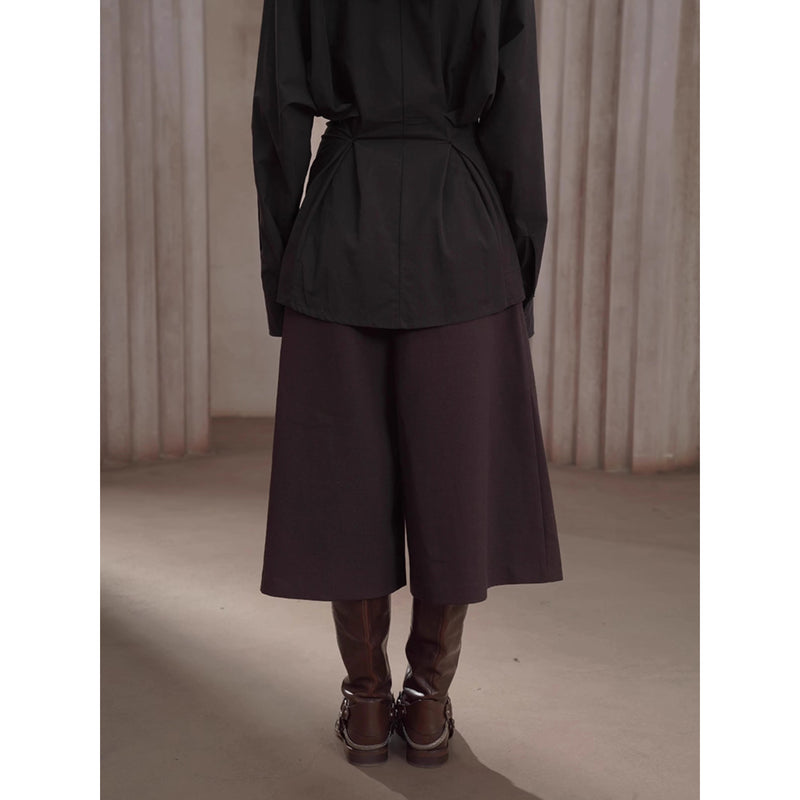 焦茶色のプリーツパンツスカート