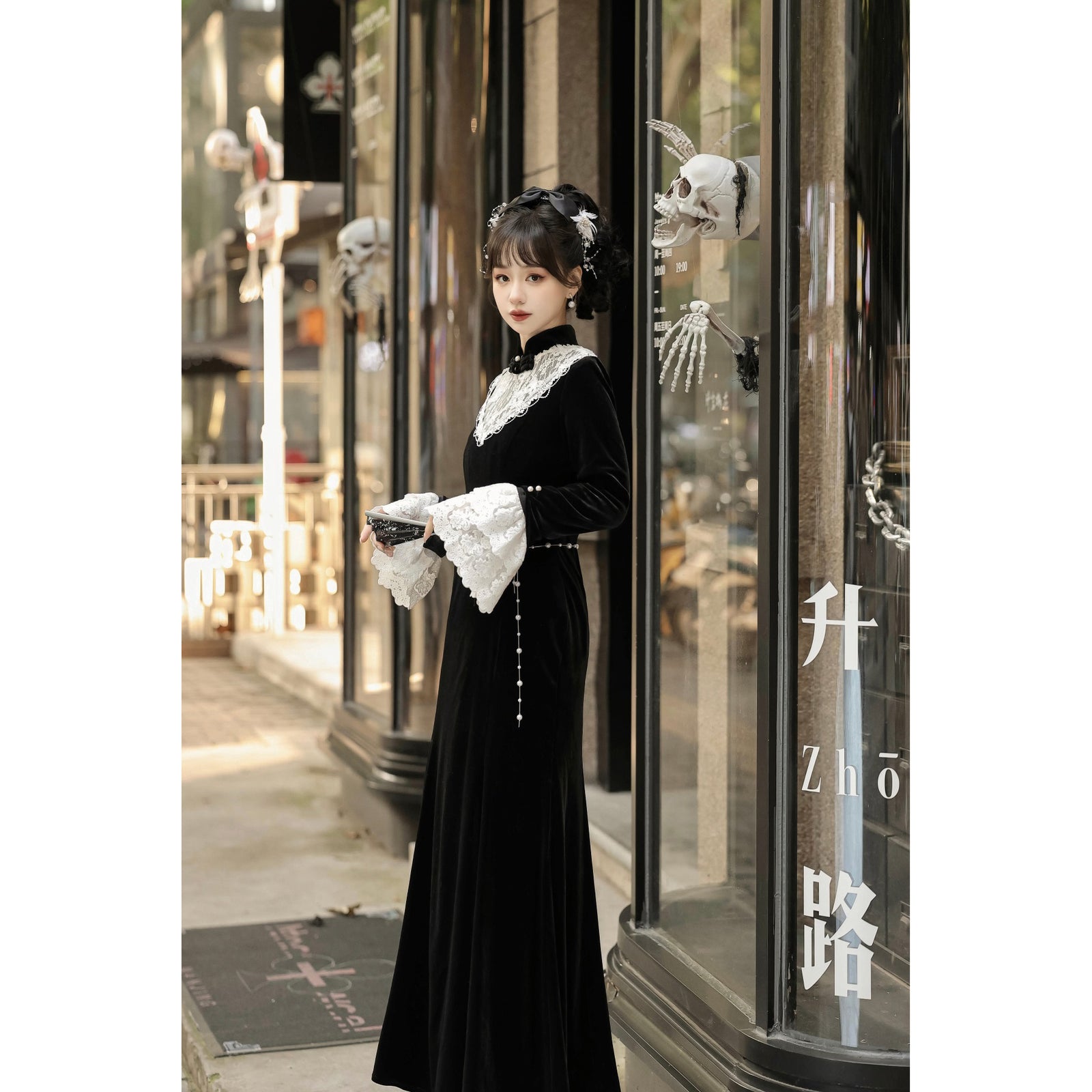 【極美品】25ss マヌスマシーナ　大聖堂の刺繍　ベルベット　ワンピース　L 黒 edited_pic_5_18a31dae-ed89-