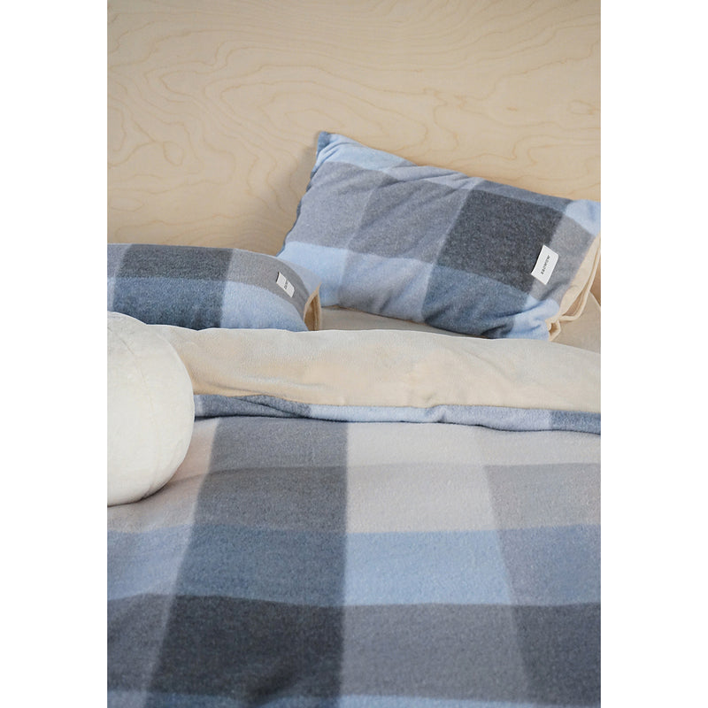 Scandinavian Check Pattern Bed Cover Set