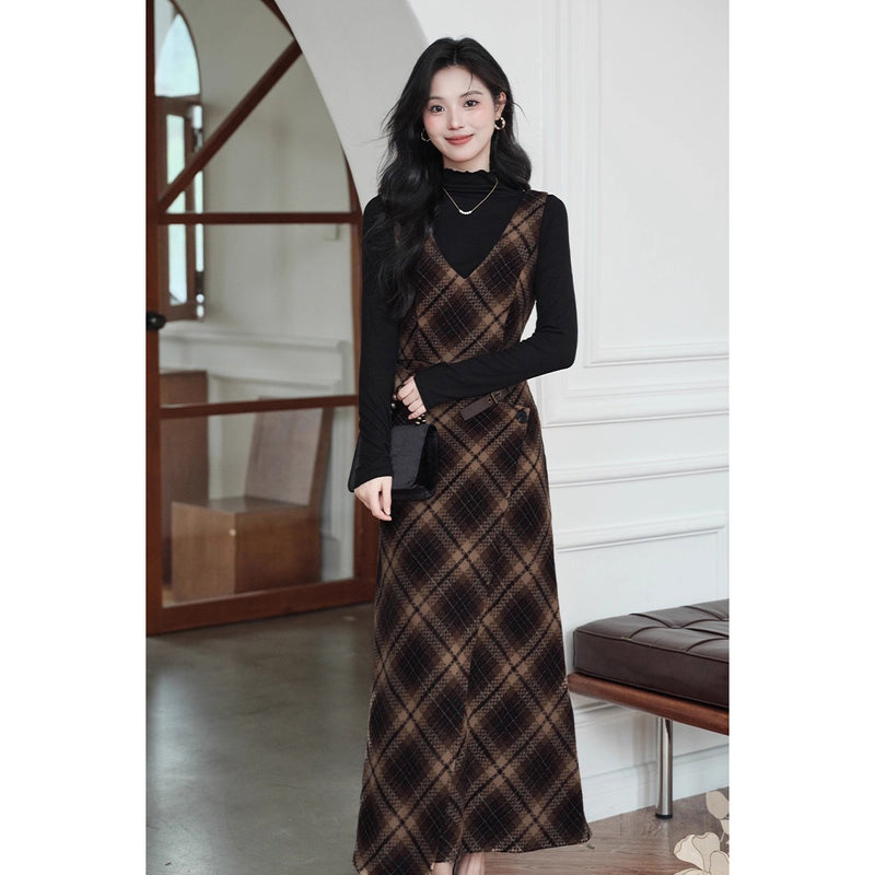 British Plaid Jumper Skirt and High-neck Top