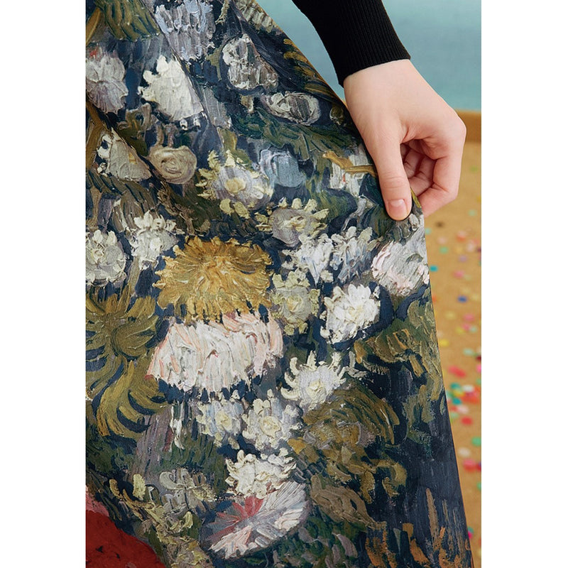 花瓶の菊と野の花々のスカート