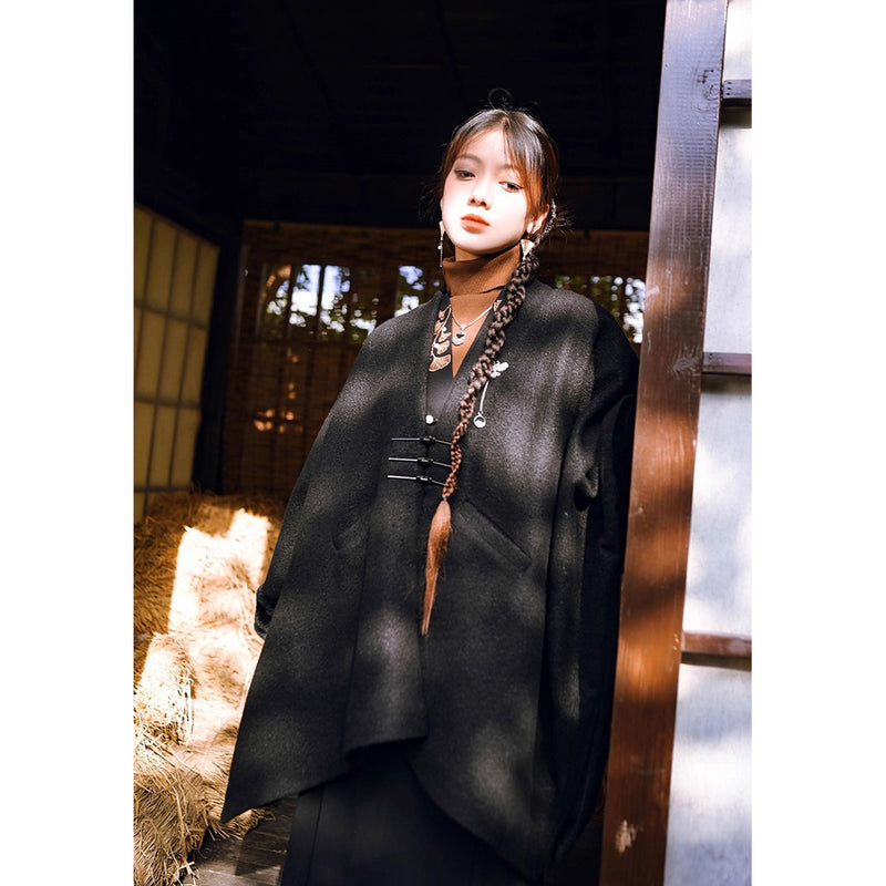 漆黒の令嬢のチャイナウールケープコート