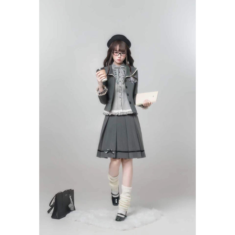 文学令嬢のジャケットとブラウスとプリーツスカート