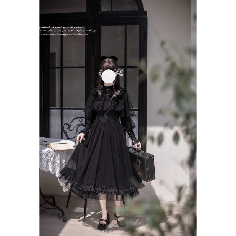 漆黒のお嬢様のチュールケープワンピース