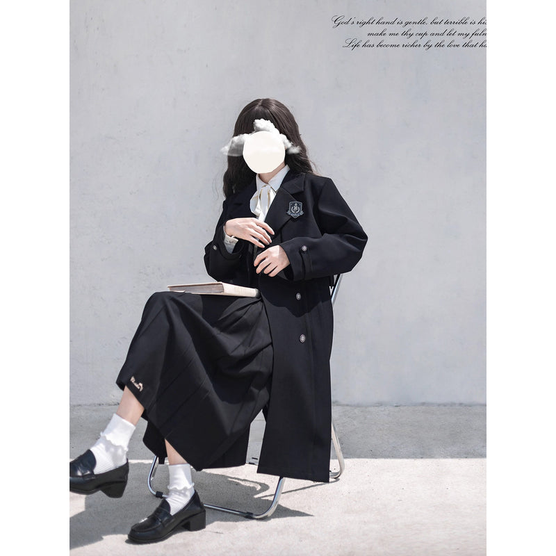 文学令嬢のトレンチコートとブラウスとプリーツスカート - Black Trench