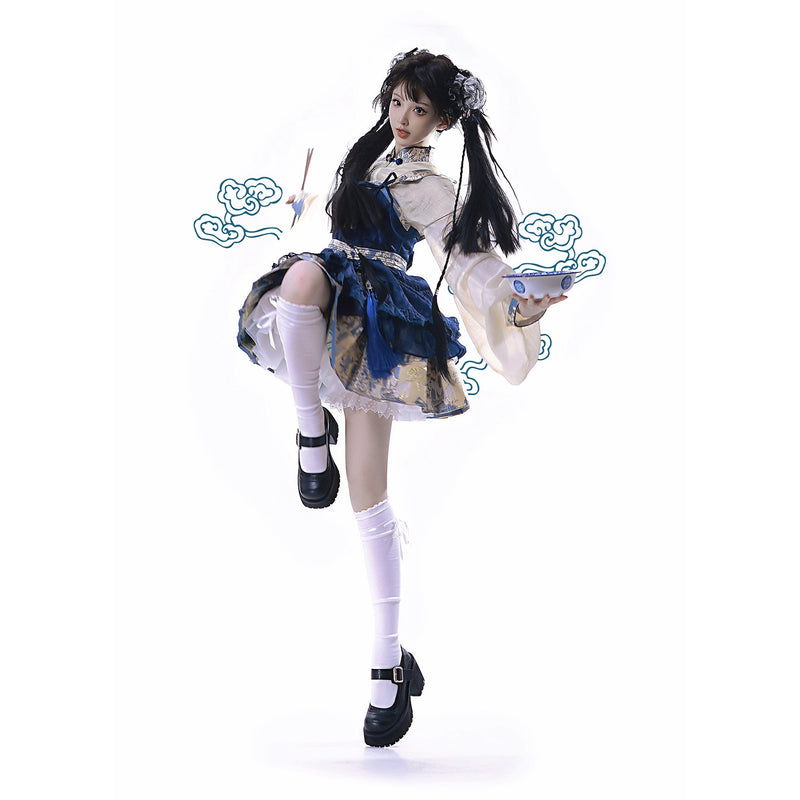 花に遊ぶ子羊の刺繍ストラップワンピースとトップス