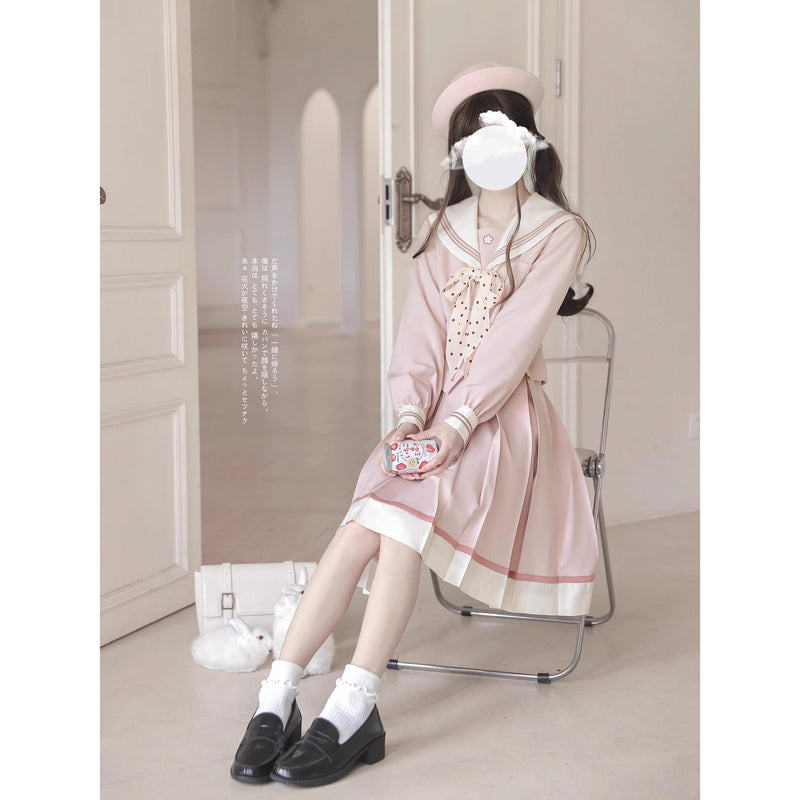 桜色のお嬢様のセーラーブラウスとプリーツスカート