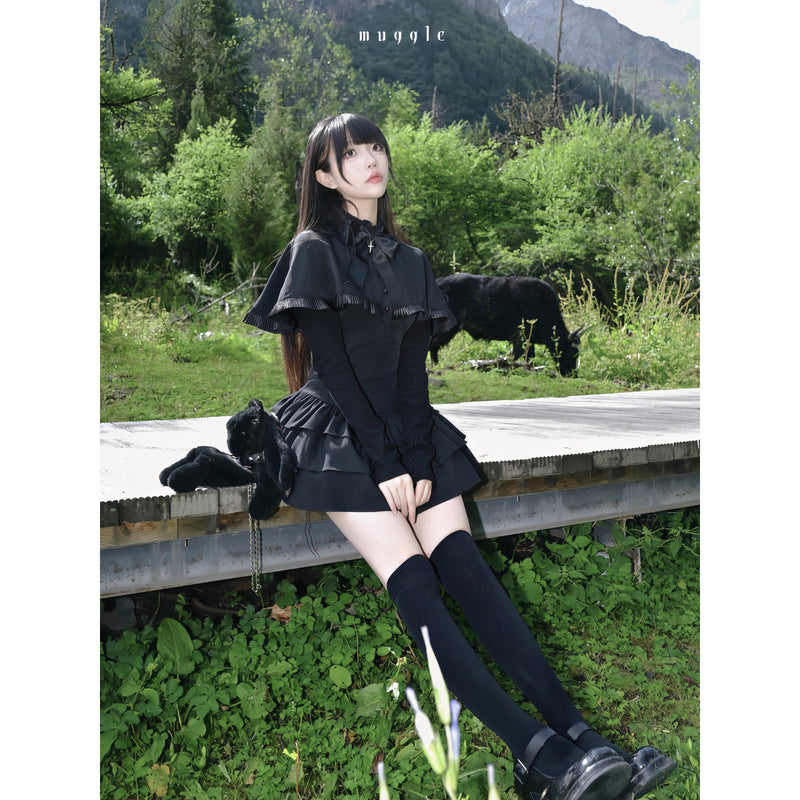 黒のお嬢様のケープフリルワンピース
