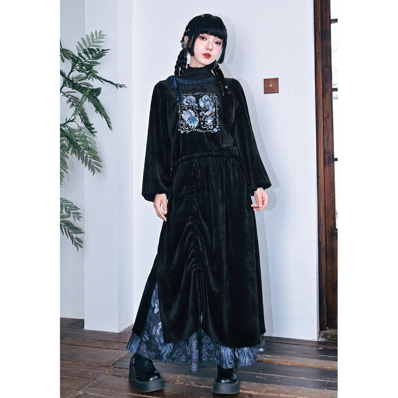 闘魚の刺繍ハイネックトップス