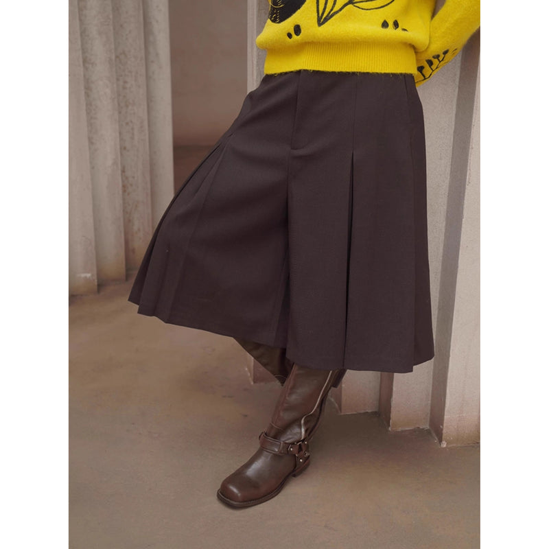 焦茶色のプリーツパンツスカート