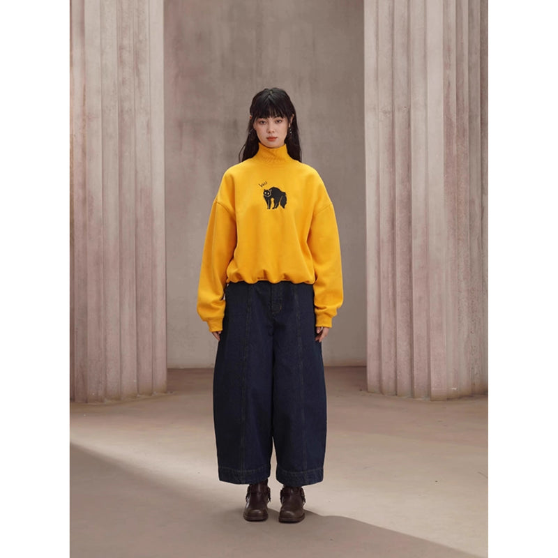 紺藍色のクロップドワイドデニムパンツ