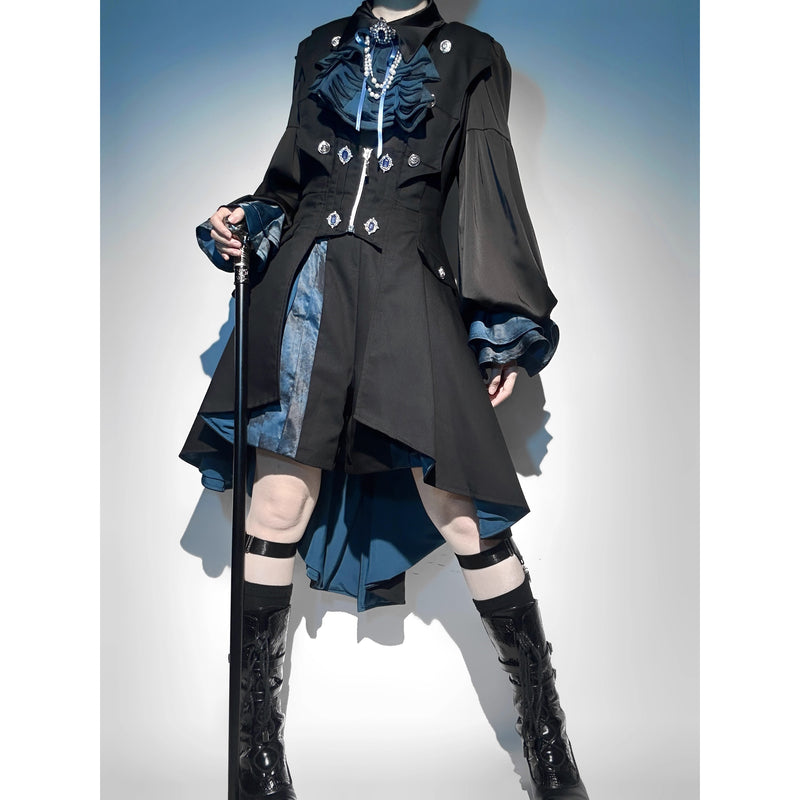 黒影の護衛者のロングベストとブラウスとショートパンツ