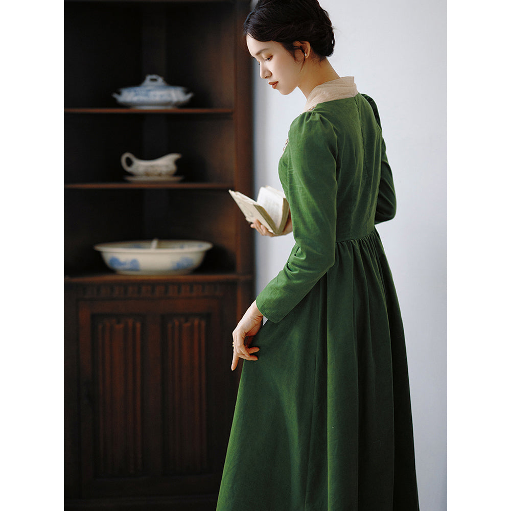 緑青の王妃の刺繍レトロワンピース – ManusMachina