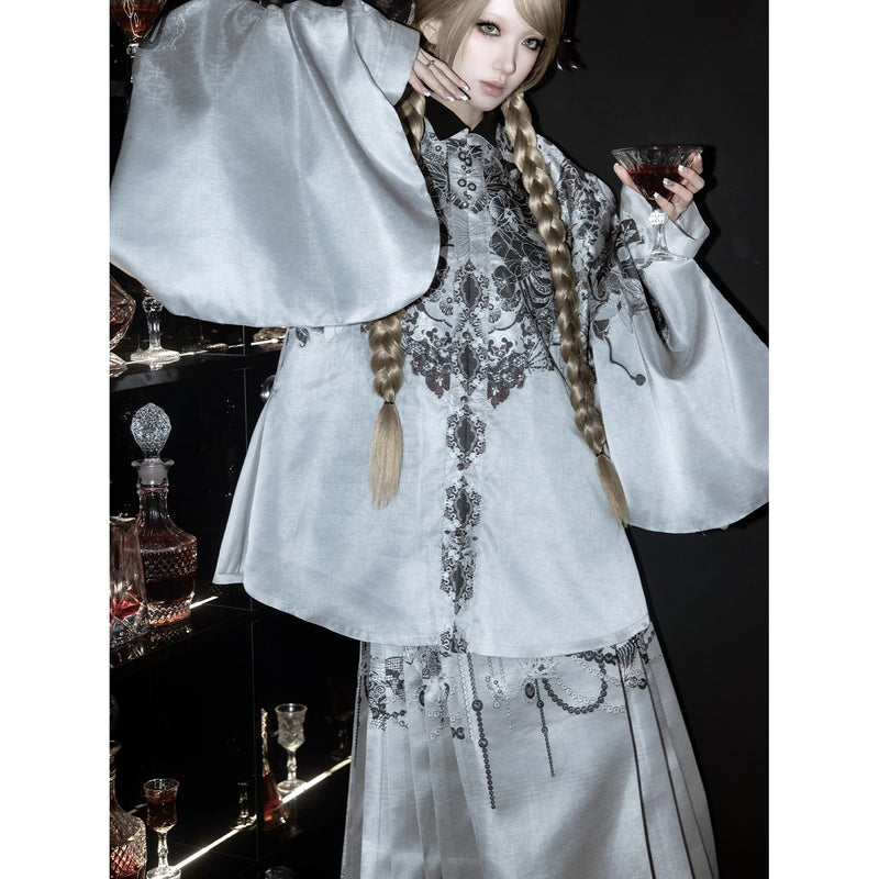 骸骨と花鳥図トップスと刺繍エプロンとプリーツスカート