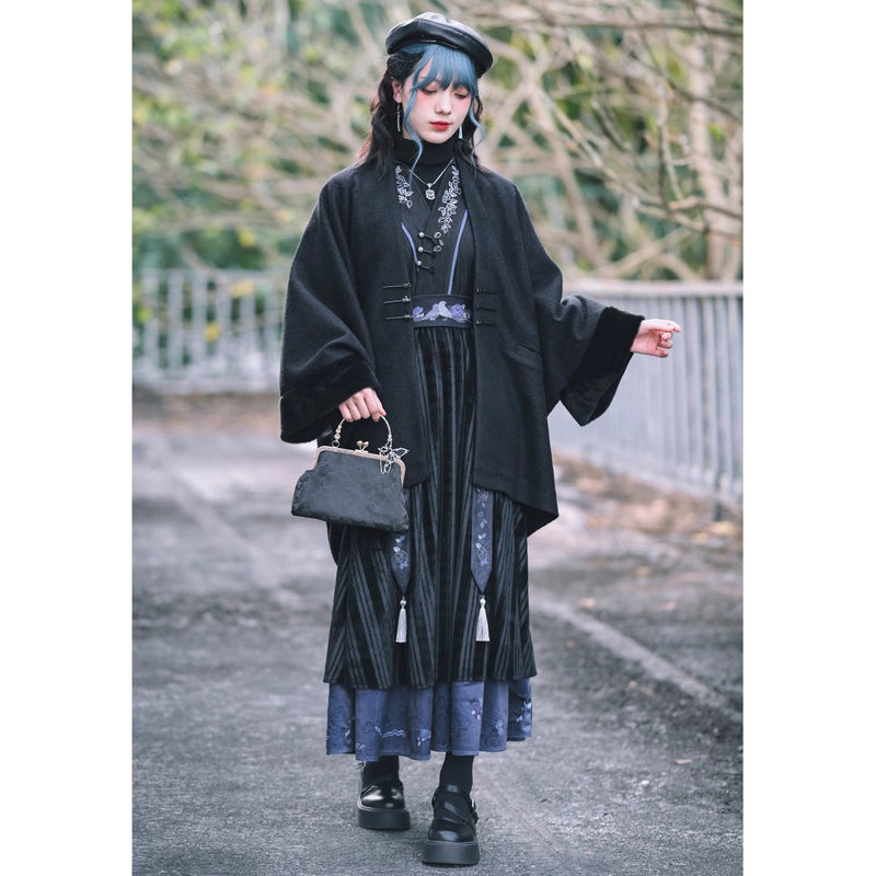 椿の花の刺繍チャイナブラウス