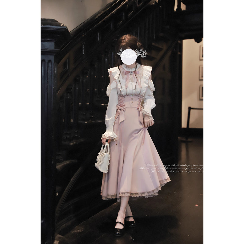 桜色の令嬢のフリルトップスとコルセットスカート