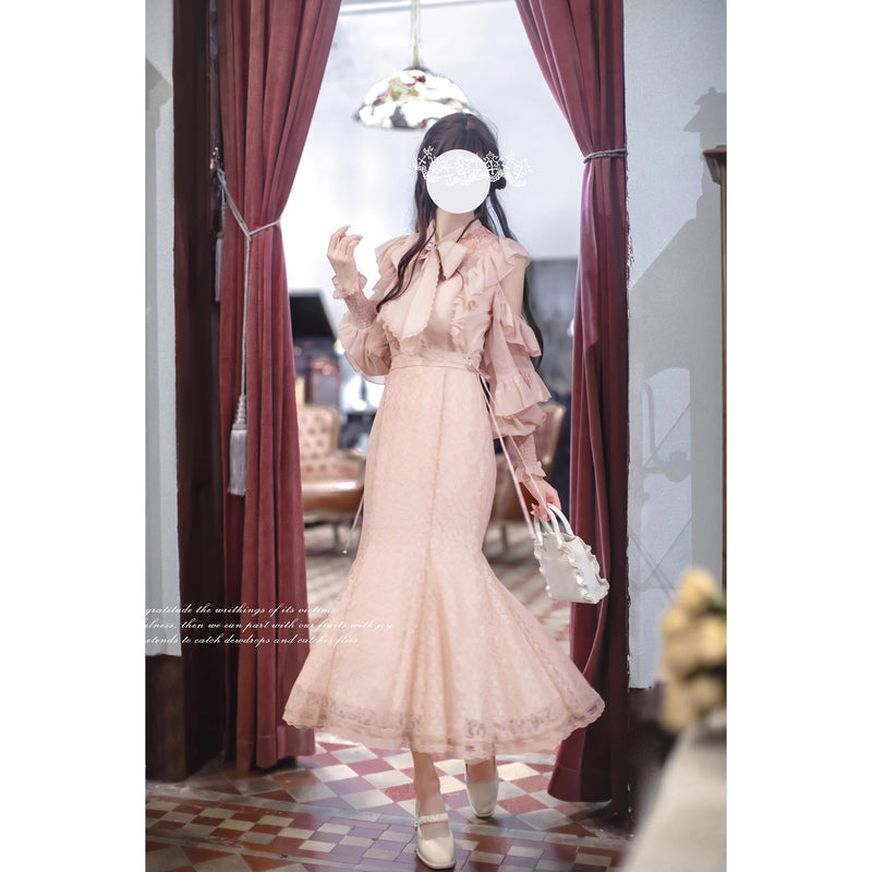 薄桜の令嬢のリボンブラウスとマーメイドスカート