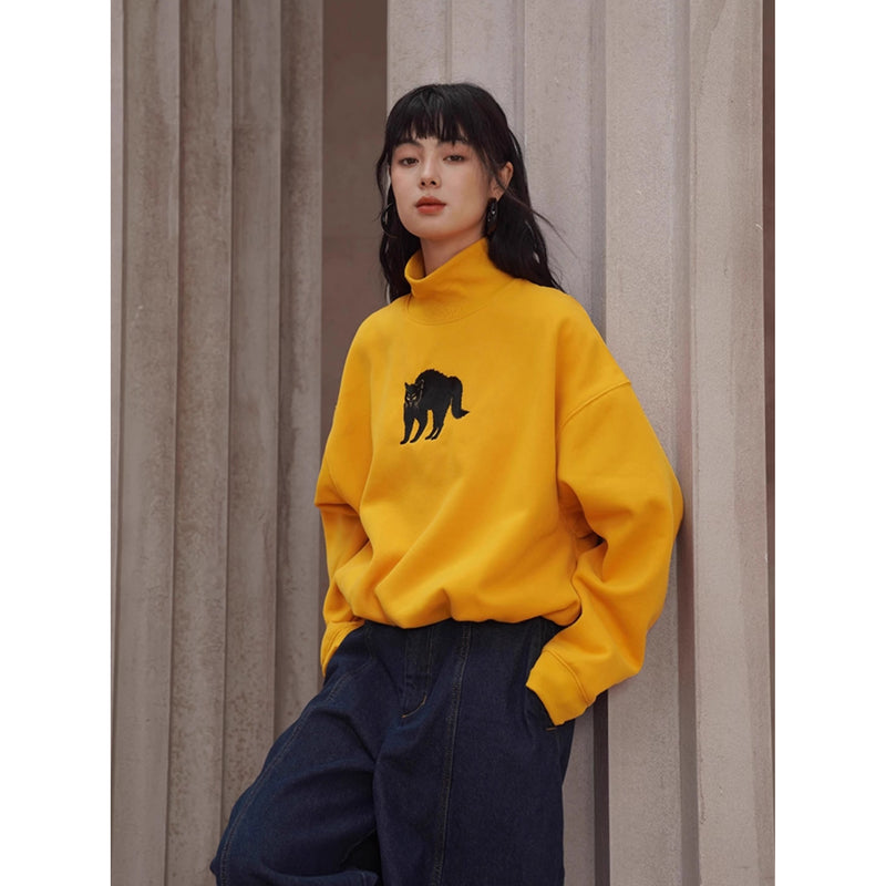 黒猫の刺繍ハイネックスウェット