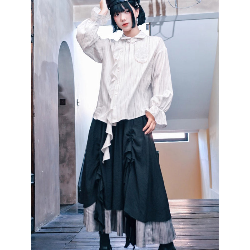 海月の刺繍ラッフルブラウス