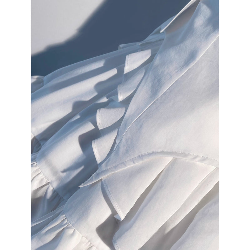 西洋貴族のヴィクトリアントップスとフリルスカート - White