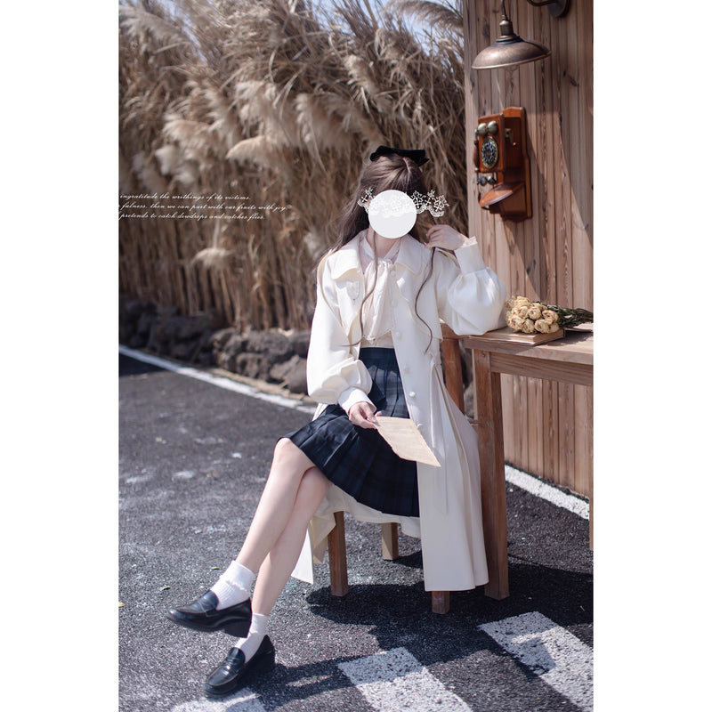 西洋のお嬢様のケープトレンチコート