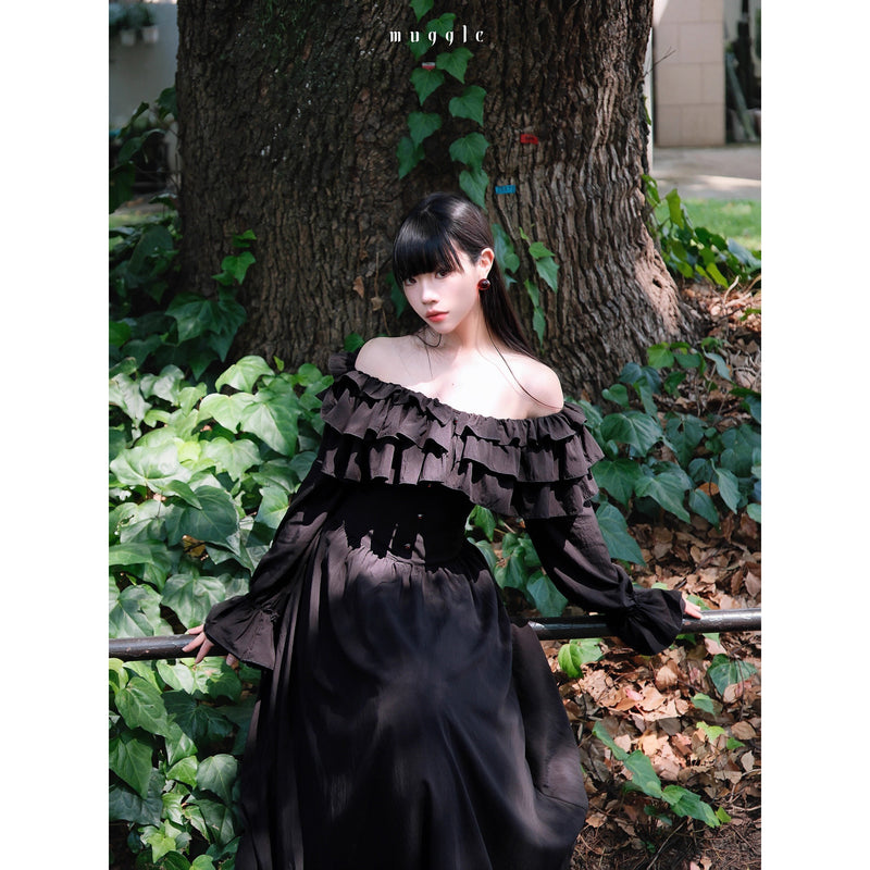 黒のお嬢様のオフショルフリルワンピース