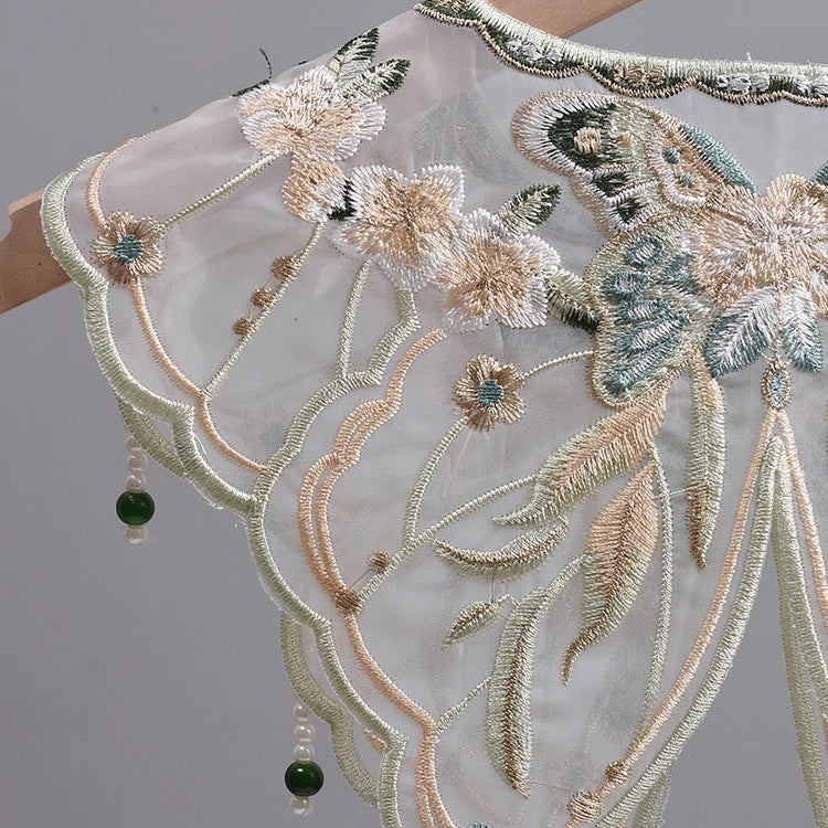 深緑の蝶の刺繍付け襟