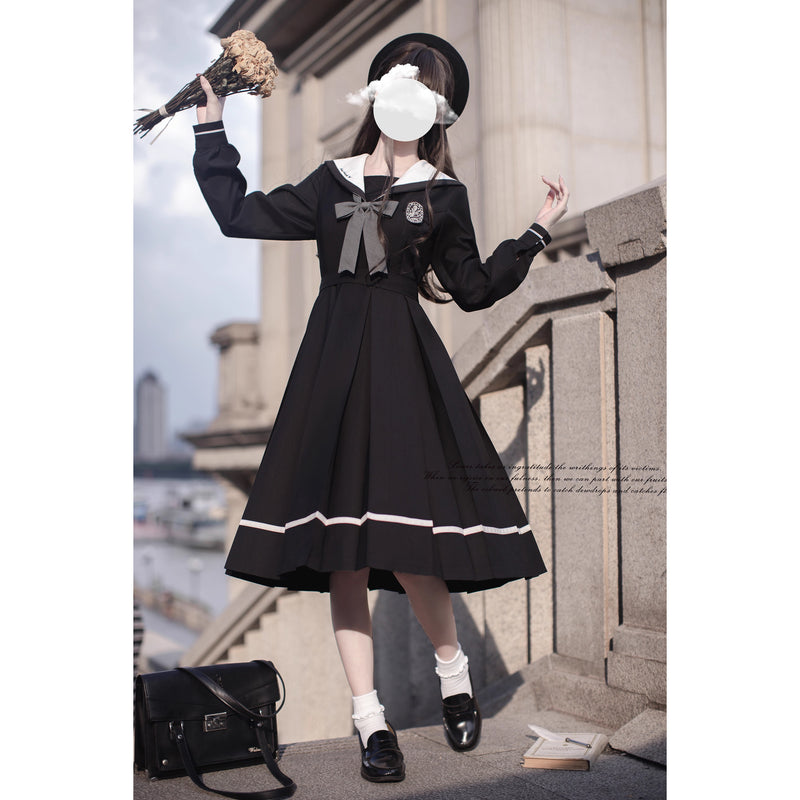 漆黒のお嬢様の文学セーラーワンピース