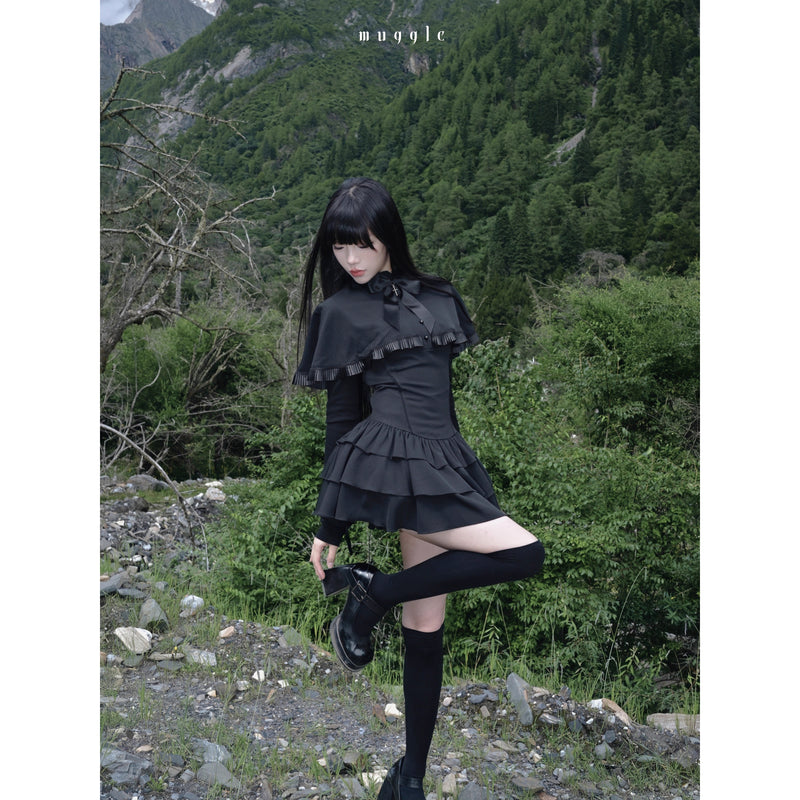 黒のお嬢様のケープフリルワンピース