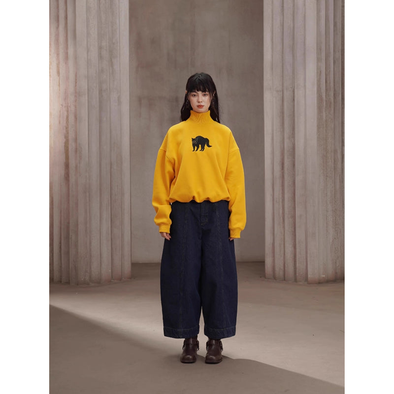 紺藍色のクロップドワイドデニムパンツ