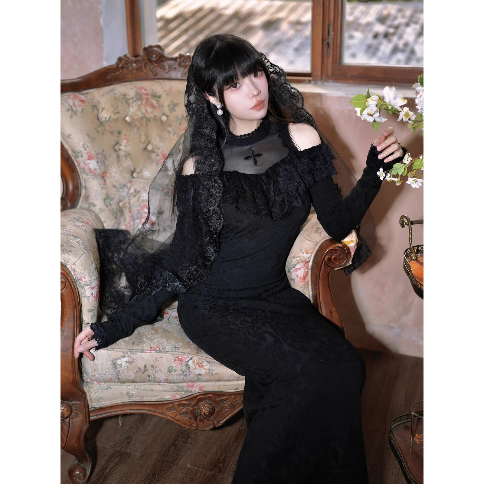漆黒の十字の刺繍ワンピース – ManusMachina