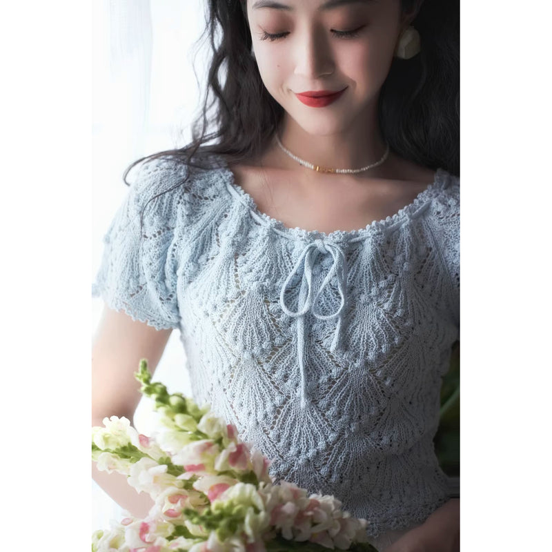灰藍の手編みニットトップス