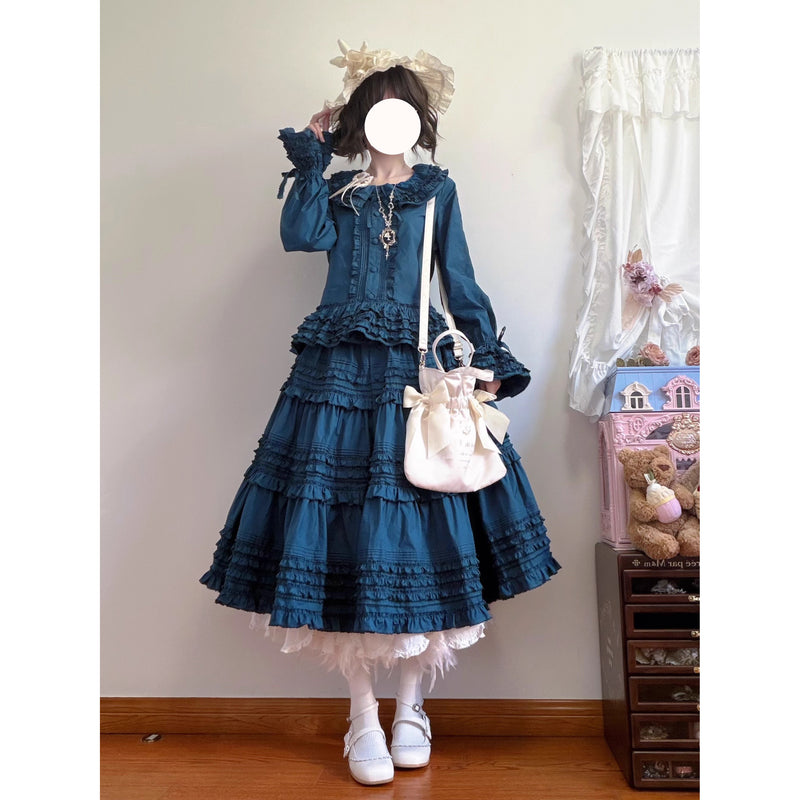 孔雀青のお嬢様のフリルトップスとティアードスカートとホワイトエプロン