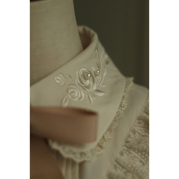 朝霧のお嬢様の刺繍フリルブラウス[2026年2月上旬-3月上旬発送予定]