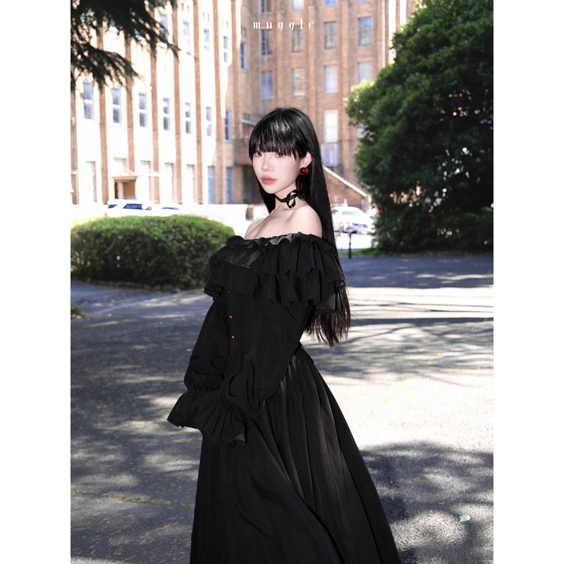 黒のお嬢様のオフショルフリルワンピース