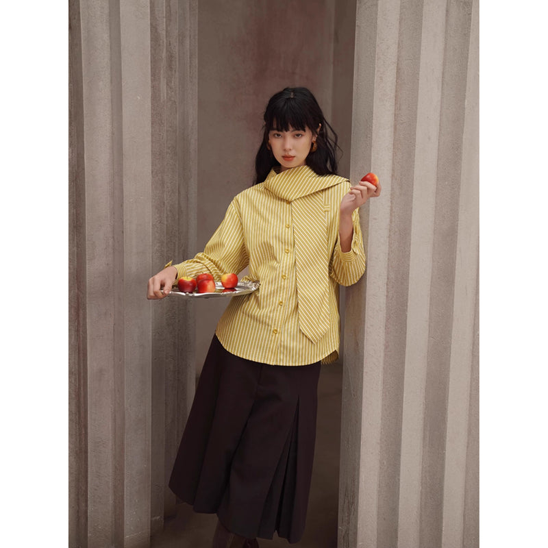 薄黄の縦縞ストライプブラウス