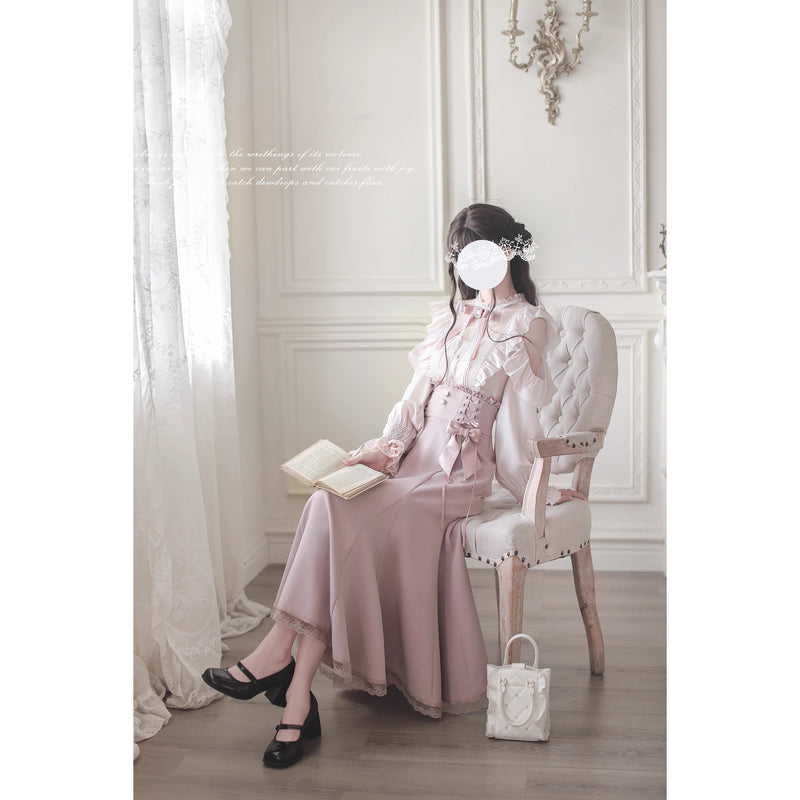 桜色の令嬢のフリルトップスとコルセットスカート