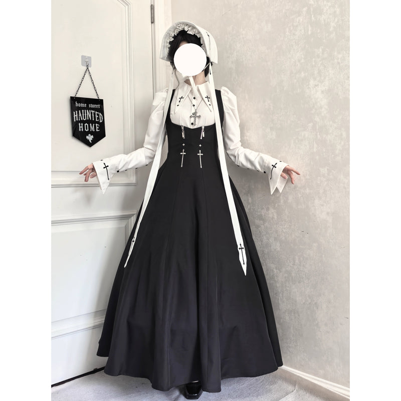 十字架と修道女のジャンパースカート
