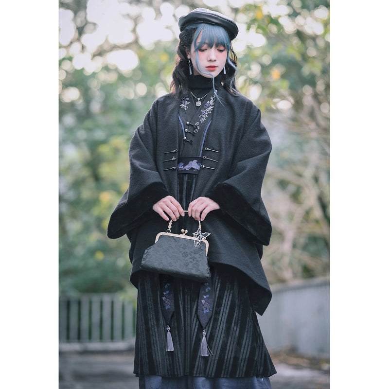 椿の花の刺繍チャイナブラウス