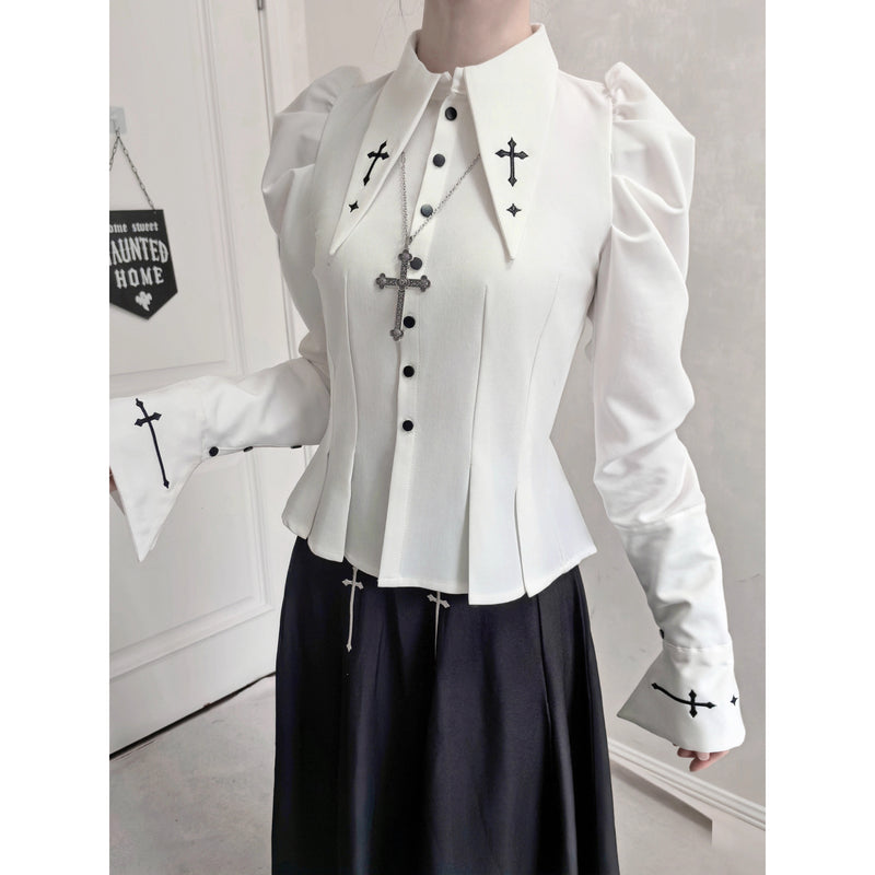 十字架と修道女のブラウス