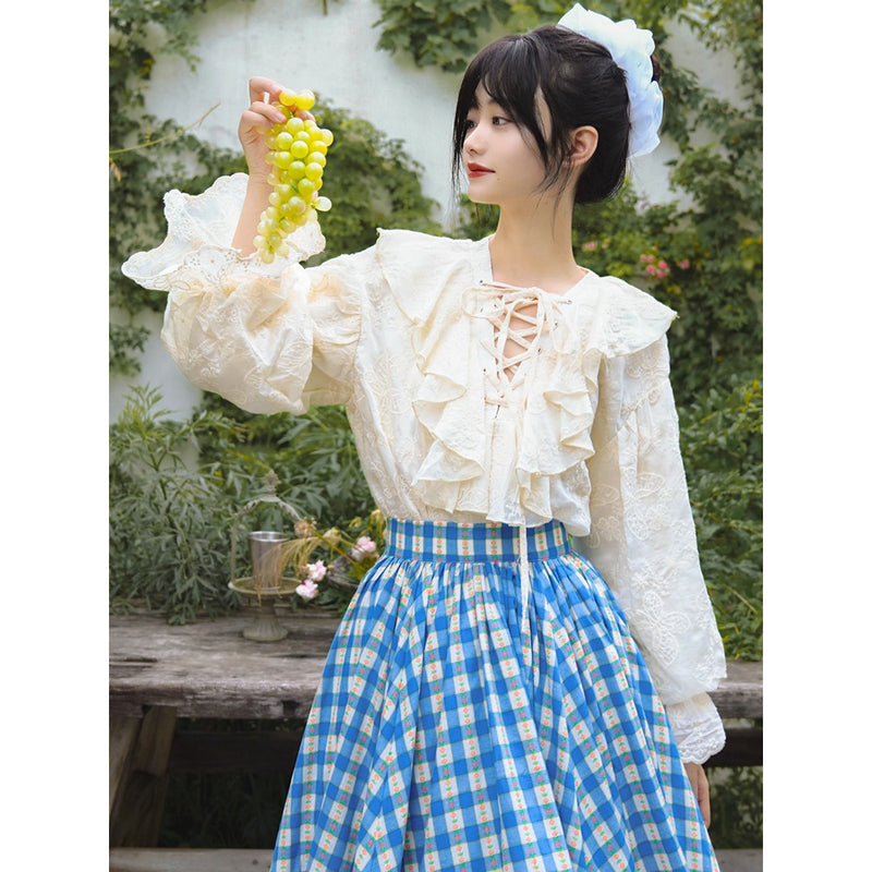 蝶々と花の刺繍ヴィクトリアンブラウス