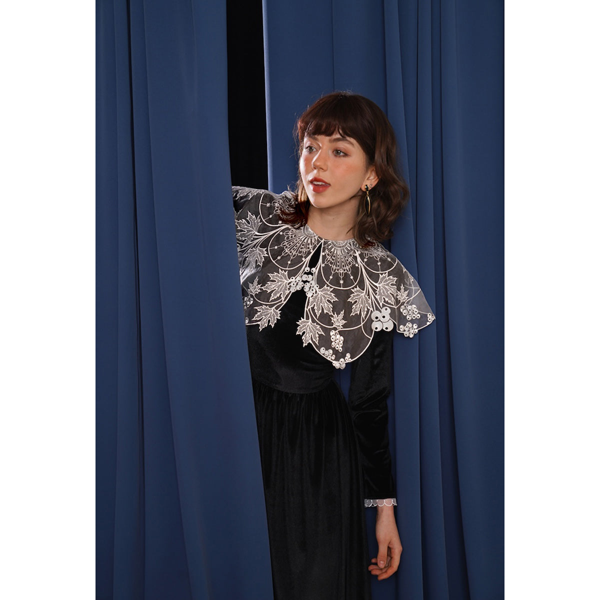 楓と果実の刺繍襟ベルベットワンピース – ManusMachina