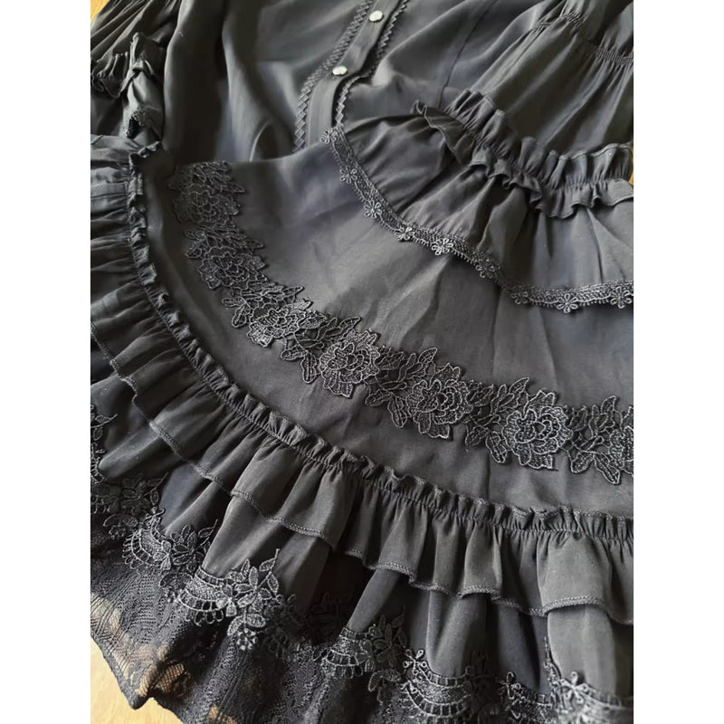 黒薔薇の刺繍ゴシックブラウス[2025年12月中旬-2026年1月中旬発送予定]
