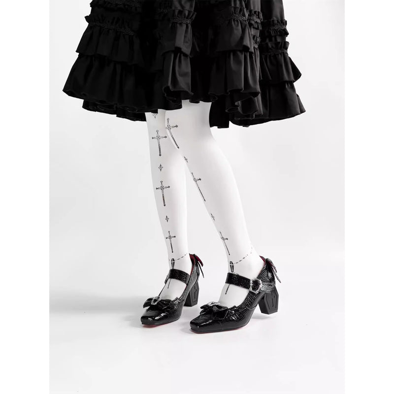 十字架の棺桶ヒールパンプス