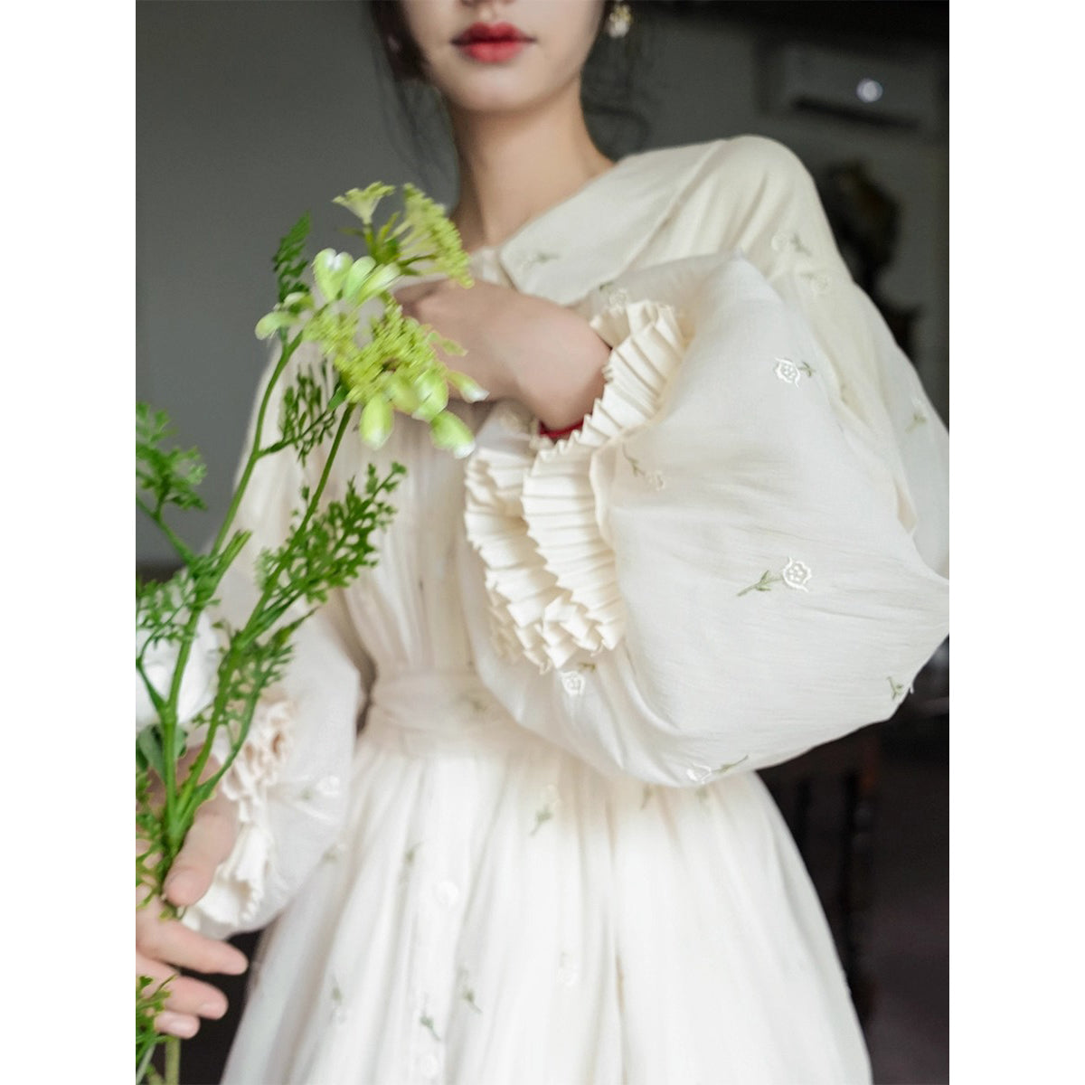 朝霧の花の刺繍ヴィクトリアンワンピース – ManusMachina