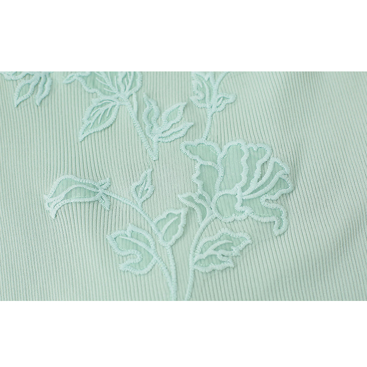 白緑の牡丹の刺繍ロングスカートと刺繍キャミソールとカーディガンと刺繍ジャケット