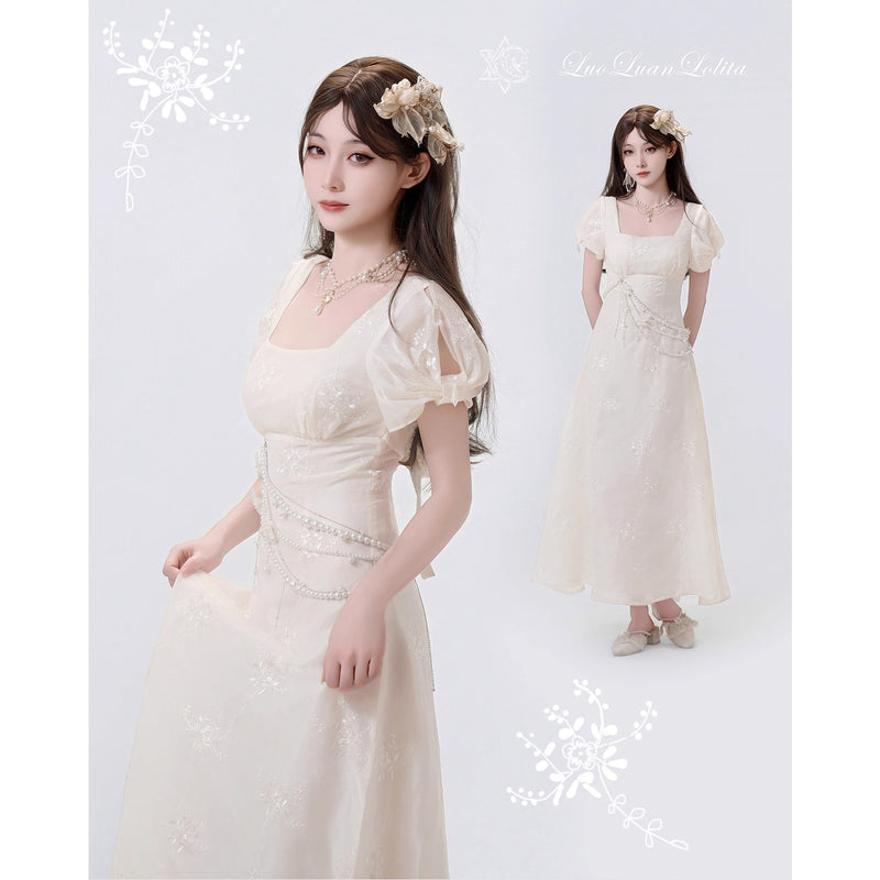月明かりの花の刺繍クラシカルワンピース[2025年11月中旬-12月中旬発送予定]
