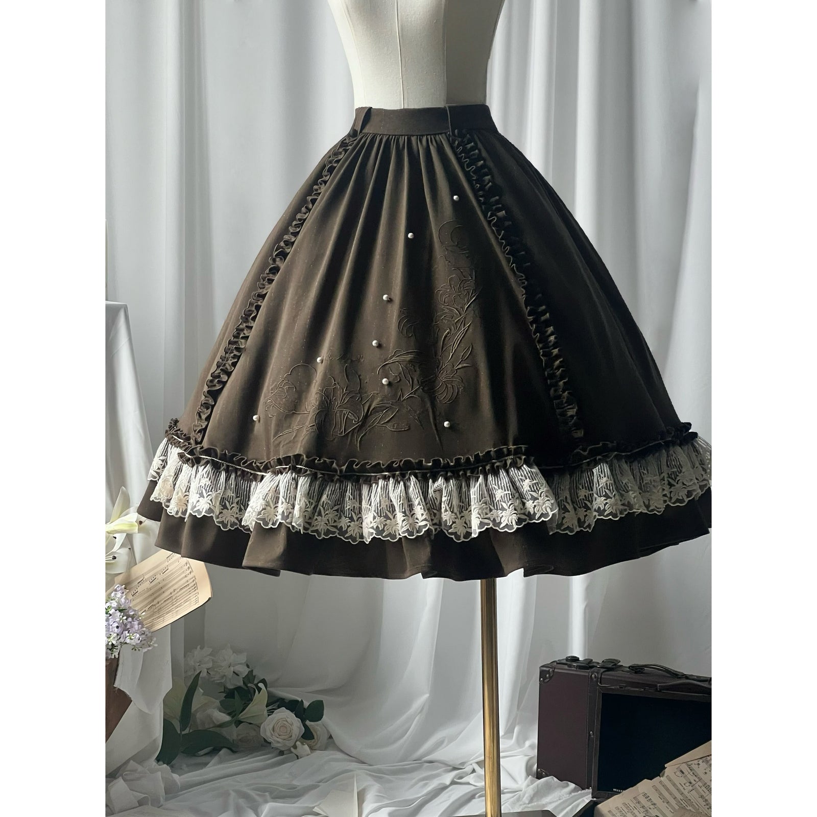 百合の花の刺繍スカート - Hazelnut Brown – ManusMachina