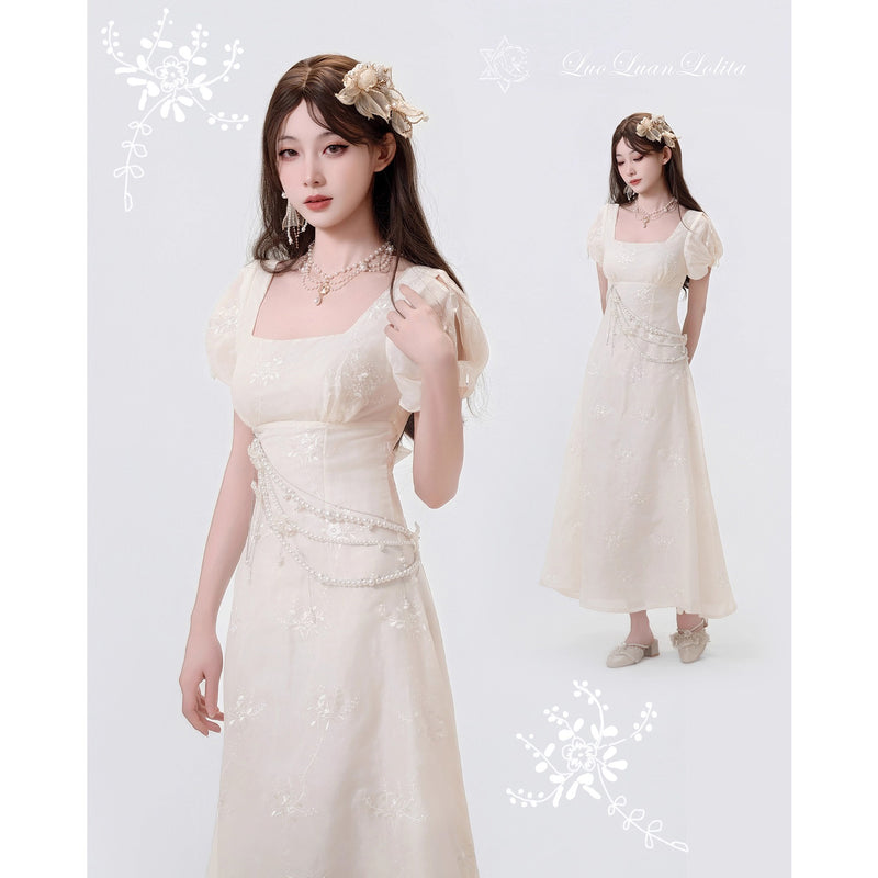 月明かりの花の刺繍クラシカルワンピース[2025年11月中旬-12月中旬発送予定]