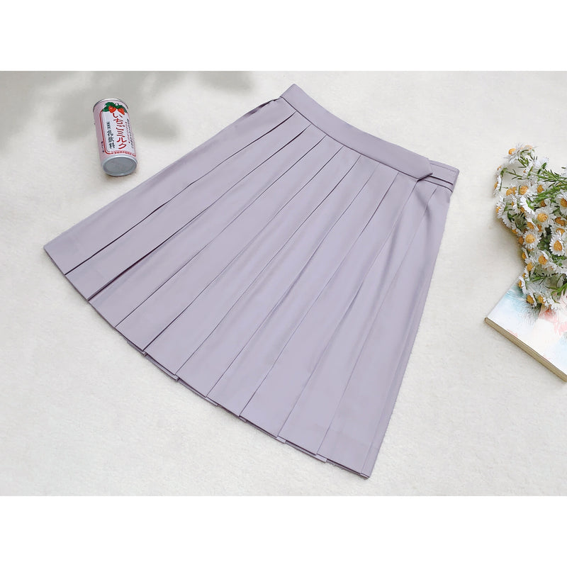 薄紫のお嬢様の文学セーラーブラウスとプリーツスカート